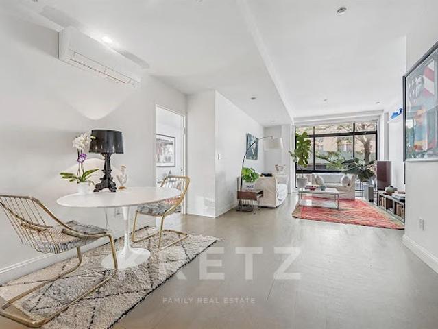 Apartment for sale in Arverne, New York