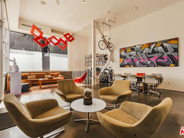 Apartment for sale in Canoga Park, California