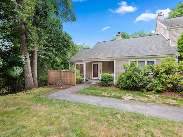 Apartment for sale in Lexington, Massachusetts