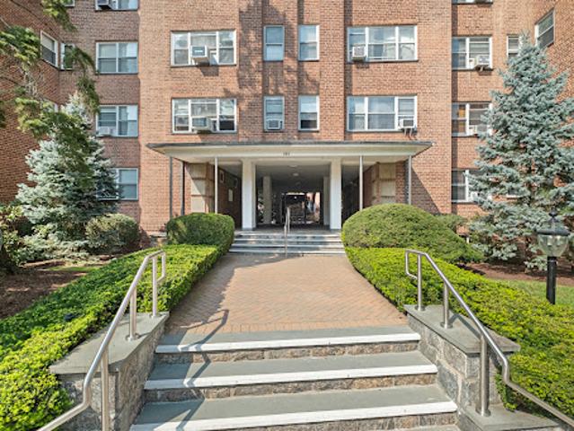 Apartment for sale in Scarsdale, New York