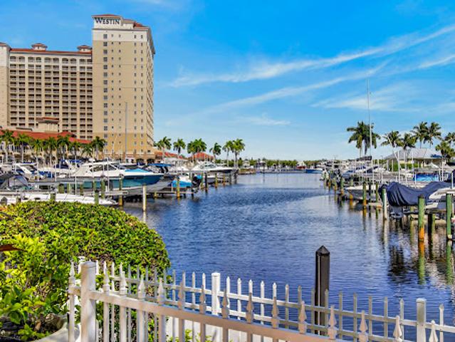 Apartment for sale in Cape Coral, Florida