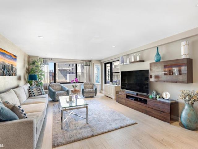 Apartment for sale in Arverne, New York