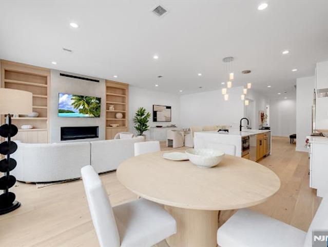 Apartment for sale in Paramus, New Jersey