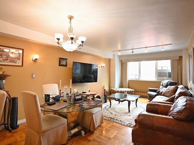 Apartment for sale in Arverne, New York