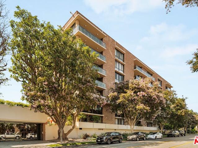 Apartment for sale in Beverly Hills, California