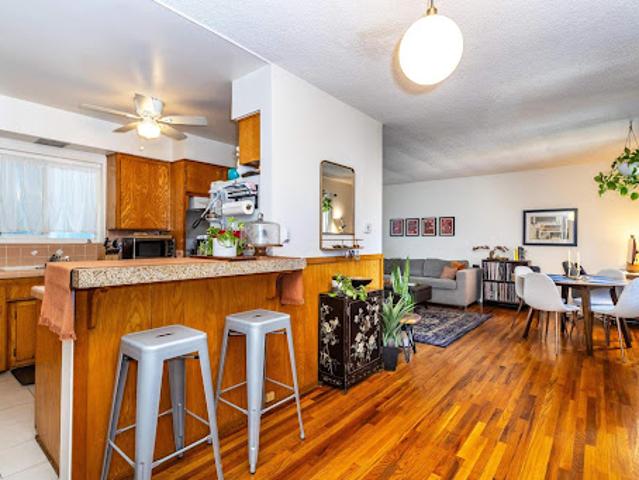 Apartment for sale in Canoga Park, California