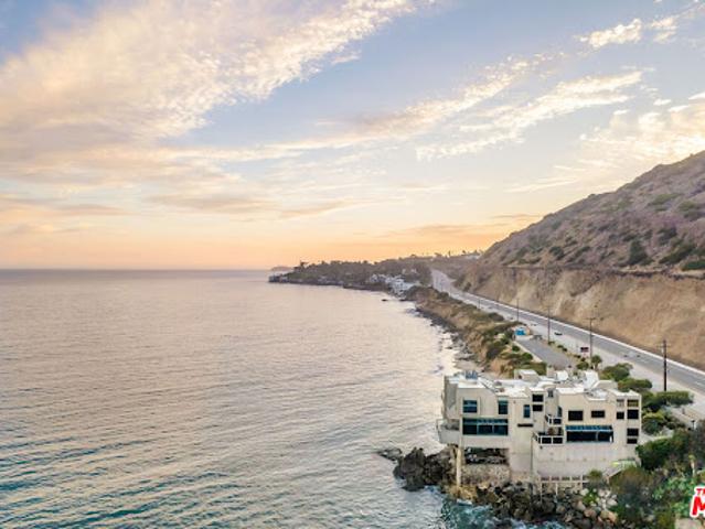 Apartment for sale in Malibu, California