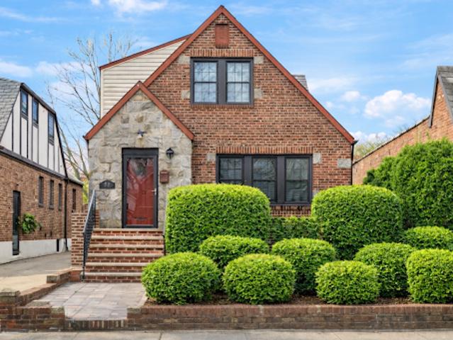 Apartment for sale in Queens, Arverne