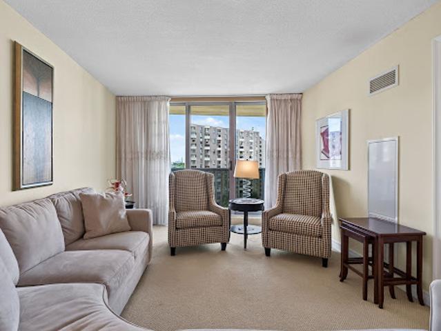 Apartment for sale in Woburn, Ontario