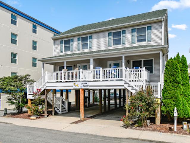 Apartment for sale in Ocean City, Worcester County