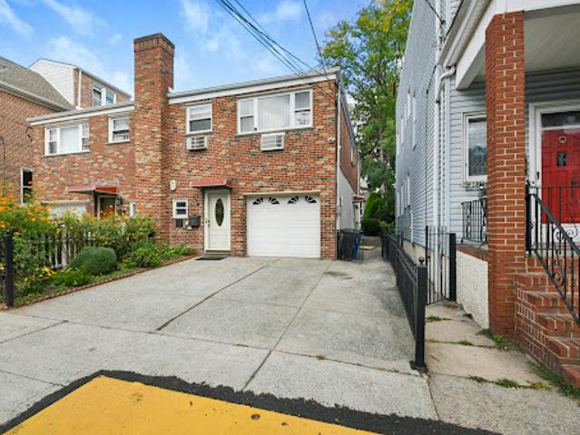 Apartment for sale in The Bronx, Arverne
