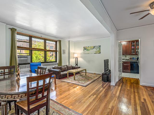 Apartment for sale in Forest Hills Apartment for sale in Forest Hills