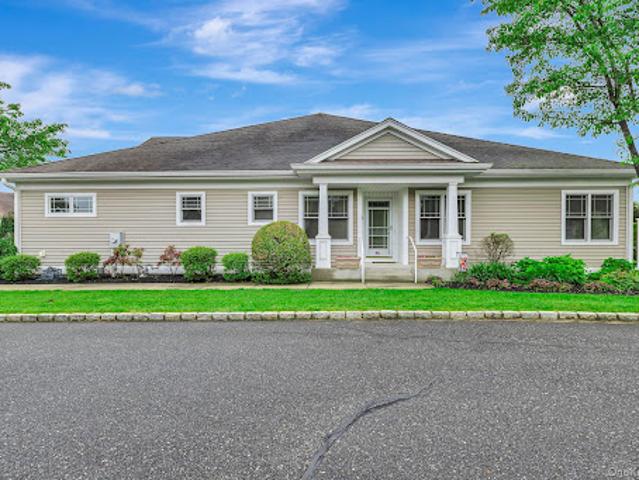 Apartment for sale in Centereach, New York