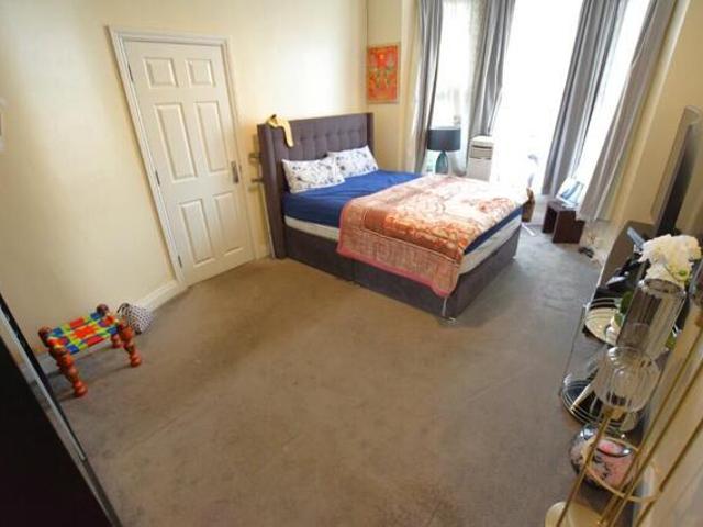 Apartment for sale in Dagenham, Seven Kings