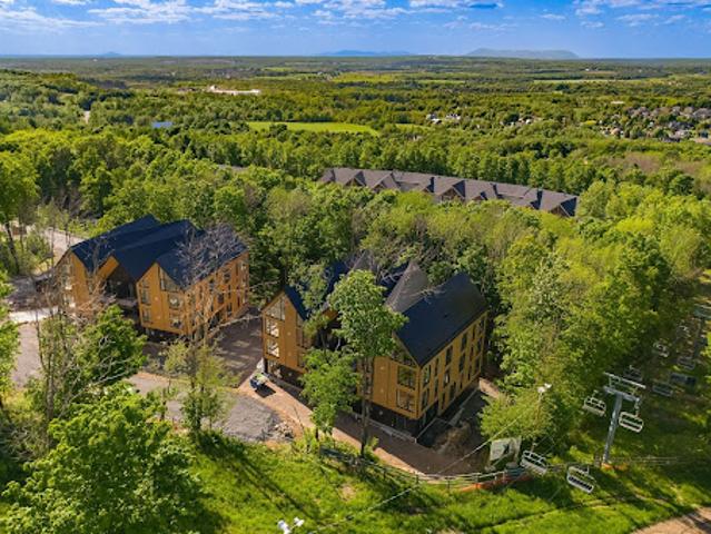 Apartment for sale in Bromont, Quebec