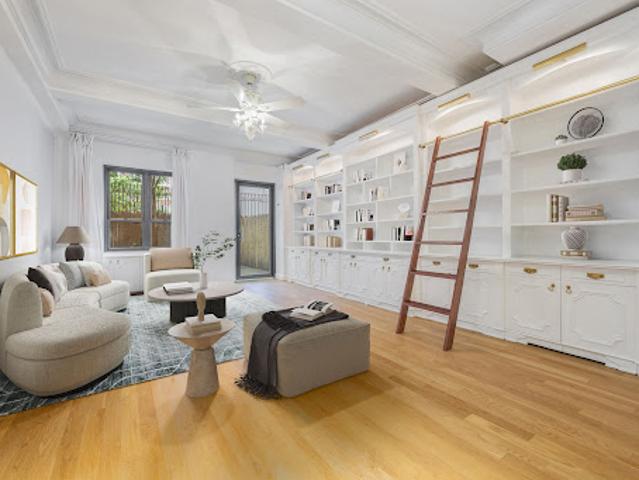 Apartment for sale in New York, Arverne
