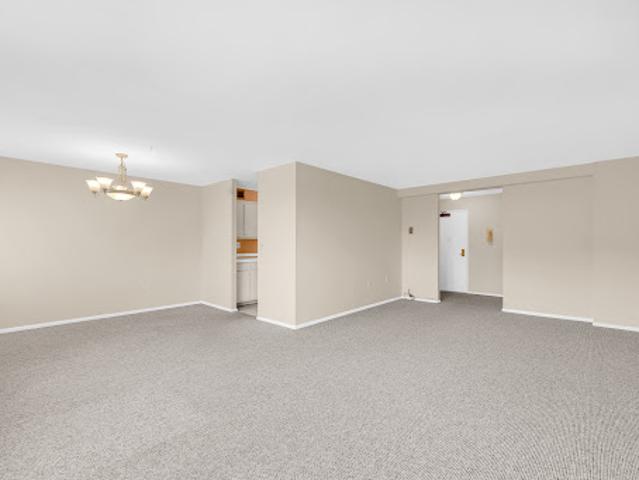 Apartment for sale in W Hartford, Connecticut