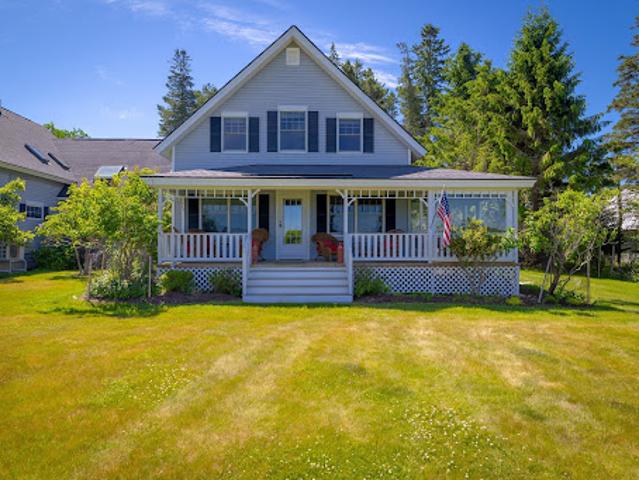 Apartment for sale in Maine