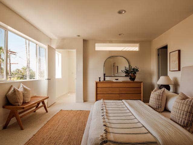 Apartment for sale in Canoga Park, California