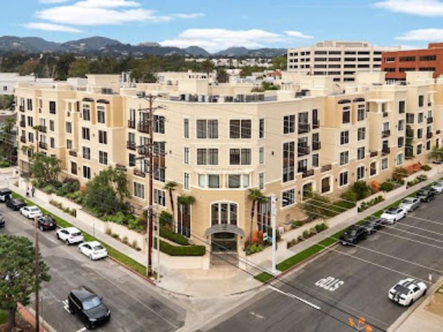 Apartment for sale in Canoga Park, California
