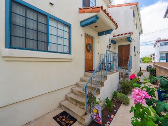 Apartment for sale in Canoga Park, California