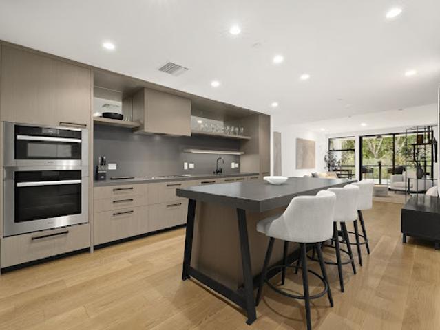 Apartment for sale in Canoga Park, California