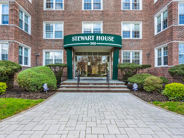 Apartment for sale in Nassau, New York