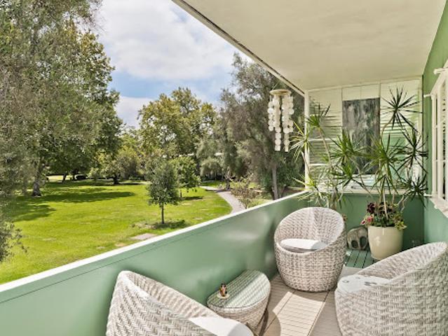 Apartment for sale in Canoga Park, California