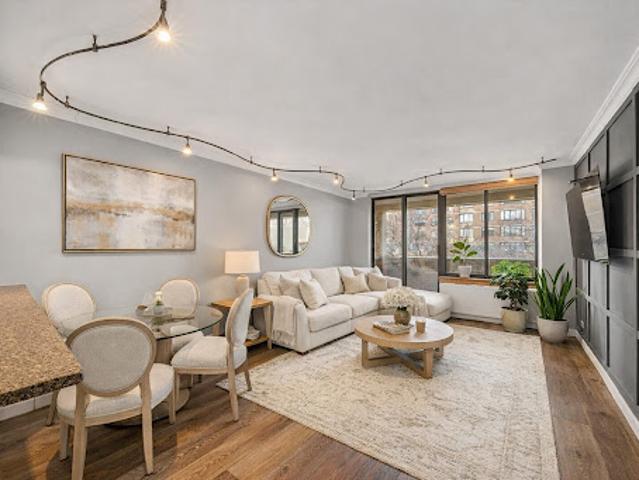 Apartment for sale in Arverne, New York