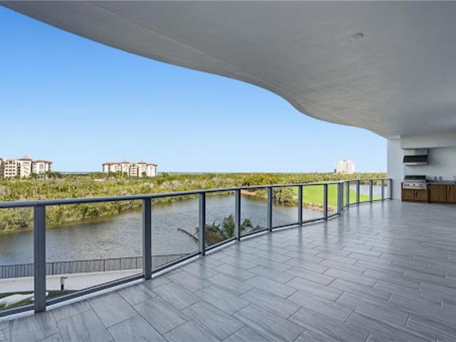 Apartment for sale in Bonita Springs, Florida