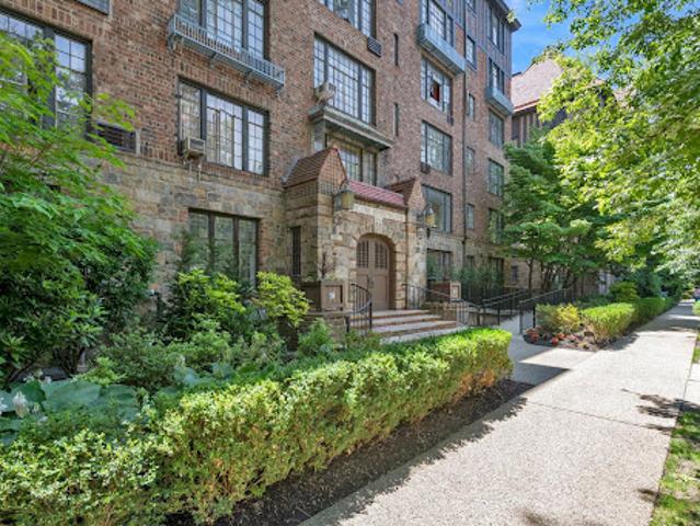 Apartment for sale in Queens, Arverne