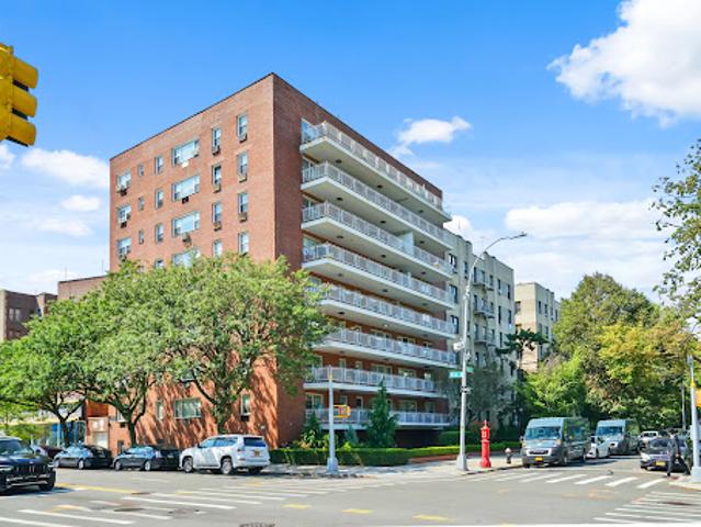Apartment for sale in Arverne, New York