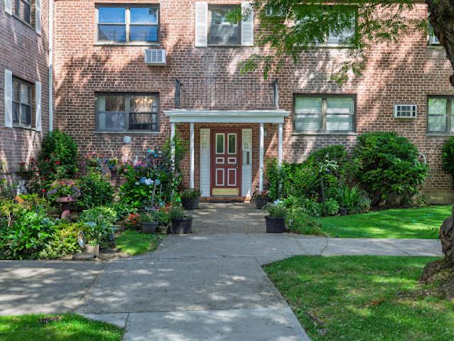 Apartment for sale in Queens, Arverne