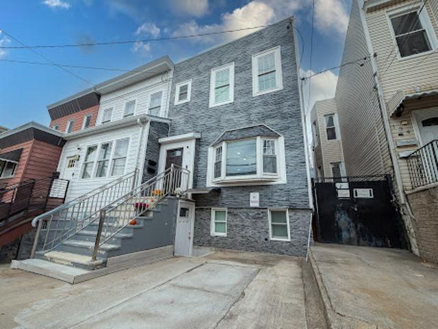 Apartment for sale in Hudson, New Jersey