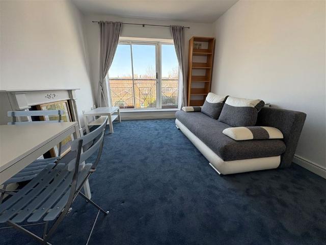 Apartment to rent in Bluebell, North Tipperary