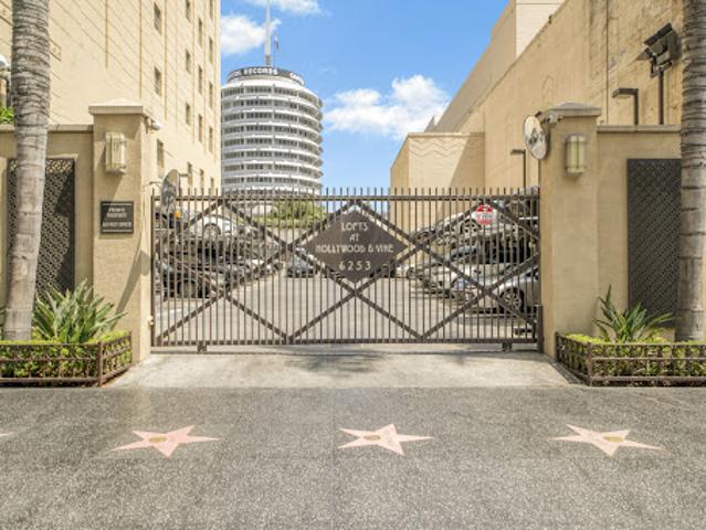 Apartment for sale in Canoga Park, California