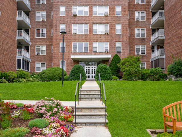 Apartment for sale in New Rochelle, New York