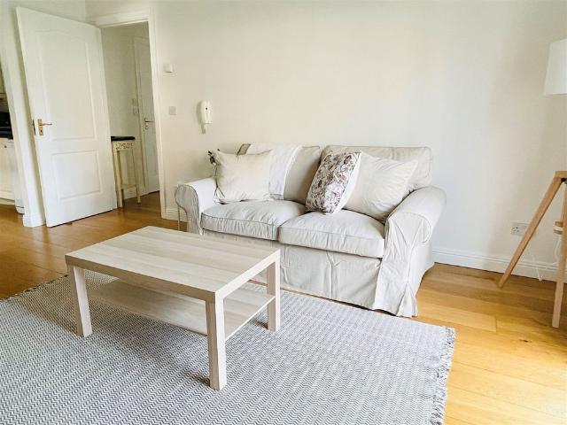 Apartment to rent in Shrewsbury Park, Dublin