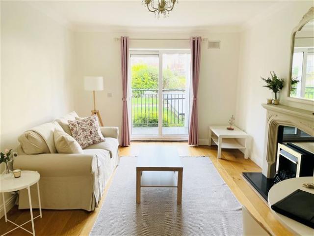 Apartment to rent in Shrewsbury Park, Dublin