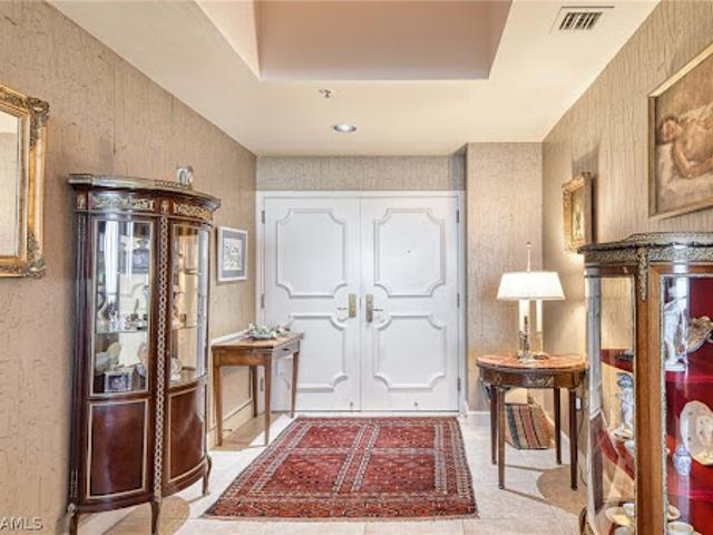 Apartment for sale in Naples, Florida