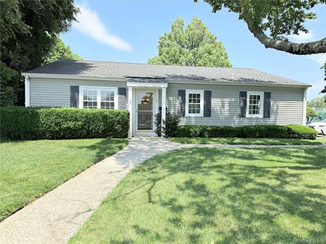 Apartment for sale in Babylon, New York