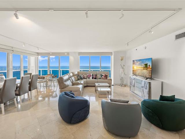 Apartment for sale in Hallandale, Florida