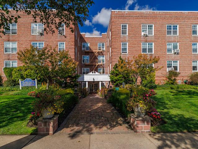 Apartment for sale in Nassau, New York