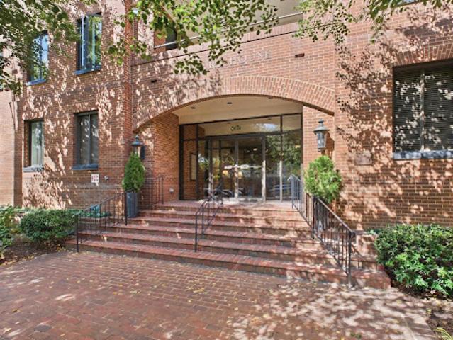 Apartment for sale in Alexandria, Virginia