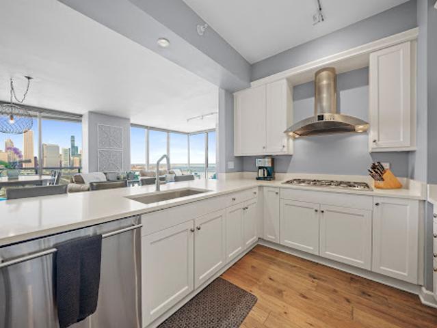 Apartment for sale in Chicago, Illinois