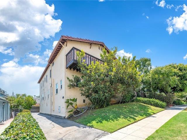 Apartment for sale in Canoga Park, California