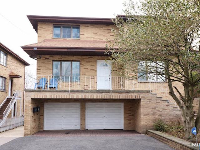 Apartment for sale in Fort Lee, New Jersey