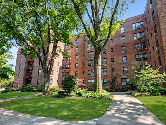 Apartment for sale in Queens, Arverne