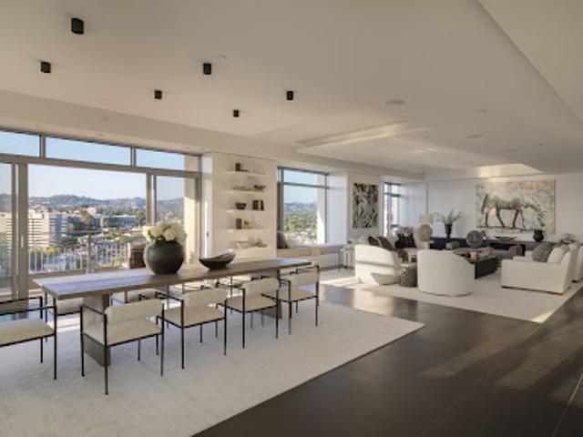 Apartment for sale in Canoga Park, California