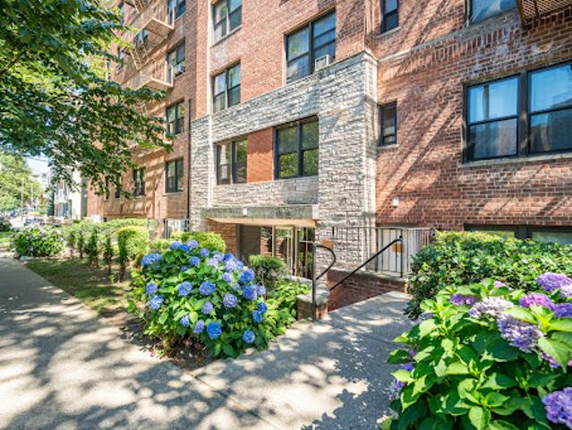 Apartment for sale in Arverne, New York